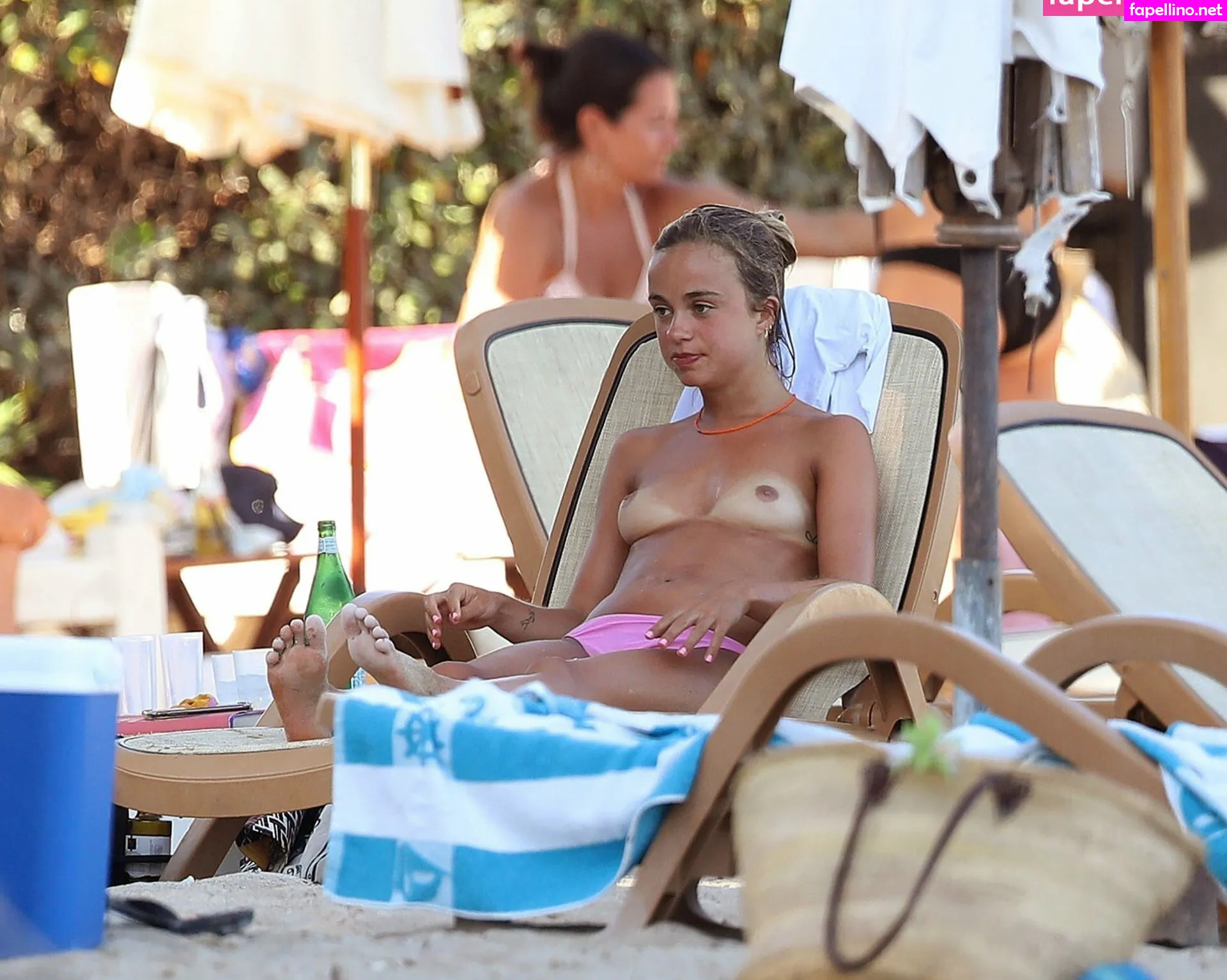 royalspolylife, theroyalfamily Nude Leaked OnlyFans Photo #EqelSgF17f