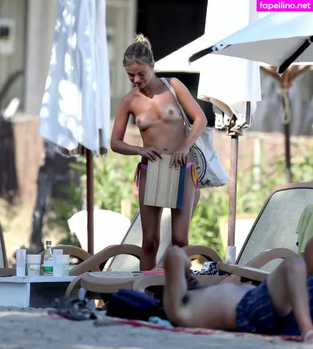 Royals OnlyFans Thumbnail #h42T5hmvUr