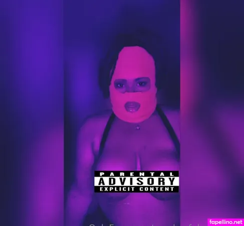 Royalsmfplayhousex OnlyFans Thumbnail #1L89aKY1Xt