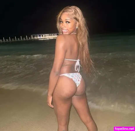 Royaltyamoura OnlyFans Thumbnail #kFRHfZe9US