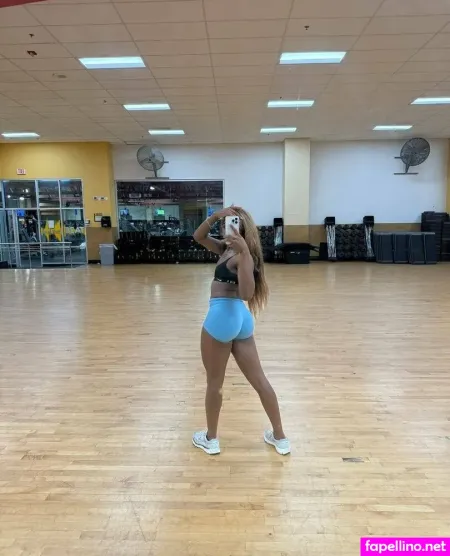 Royaltyamoura OnlyFans Thumbnail #t3IsVRqPnC