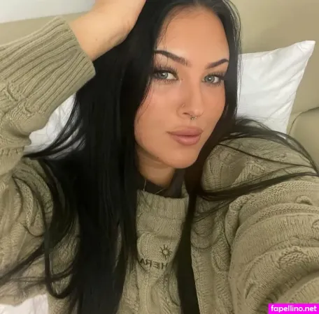 Roz Hill OnlyFans Thumbnail #itlYWxNspP
