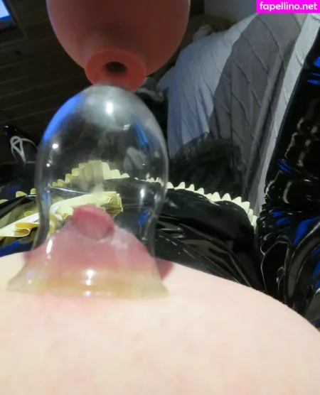 Rubbberdolllulu OnlyFans Thumbnail #t1D6JUs3dY