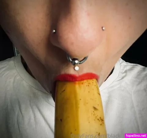 Rubber Tulip OnlyFans Thumbnail #DMZp8UqdIt