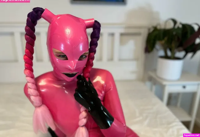 Rubberliloufree OnlyFans Thumbnail #s5IXyZxmv9