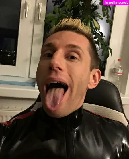 Rubberskaterboy OnlyFans Thumbnail #IbLi7puqR9