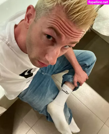 Rubberskaterboy OnlyFans Thumbnail #XMina4ZeN4