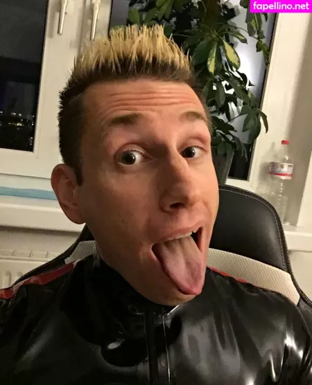 Rubberskaterboy OnlyFans Thumbnail #mY7XD08HKz