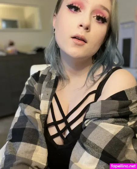 Rueblackwell OnlyFans Thumbnail #qvenB2CH5K