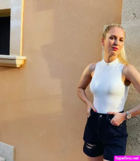 Ruth Hofmann OnlyFans Thumbnail #3TqAQREP8A