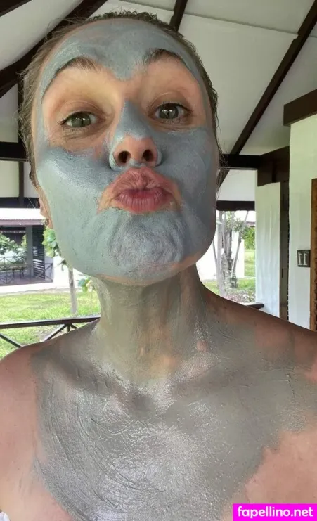 Ruth Moschner OnlyFans Thumbnail #CzCUzcTfp1