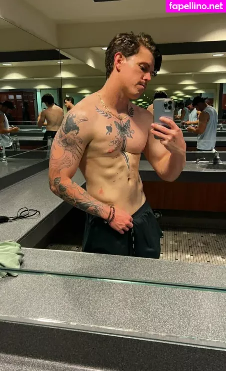 Ryangross OnlyFans Thumbnail #BxzU8sK5cL