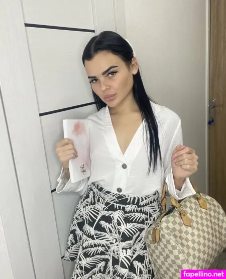Ryarrose OnlyFans Thumbnail #0wHqXz7Nht