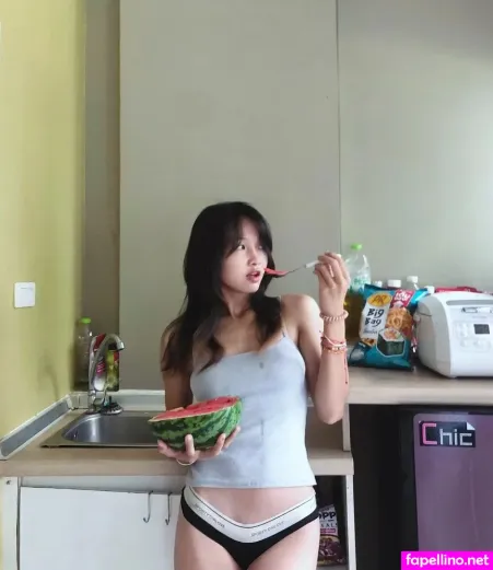 S Suikaa OnlyFans Thumbnail #YsrmXbStf5