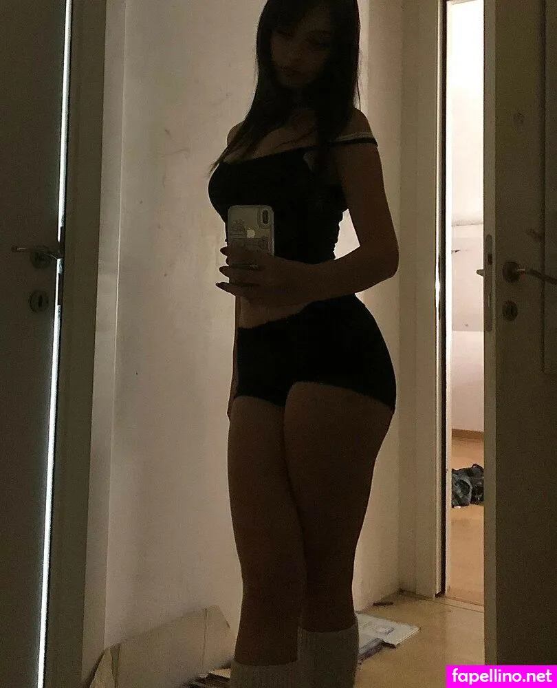 4lkiraa, diedatmyhouse, ilovemybunnyakira, sabine_dede, valerine777 Nude Leaked OnlyFans Photo #M8lnM89LIv