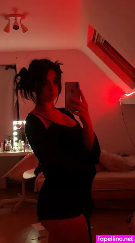 Saabine777 OnlyFans Thumbnail #MhHWrAxWf9