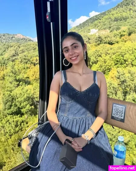 Saachi Kapoor OnlyFans Thumbnail #hxrzP0v9i0