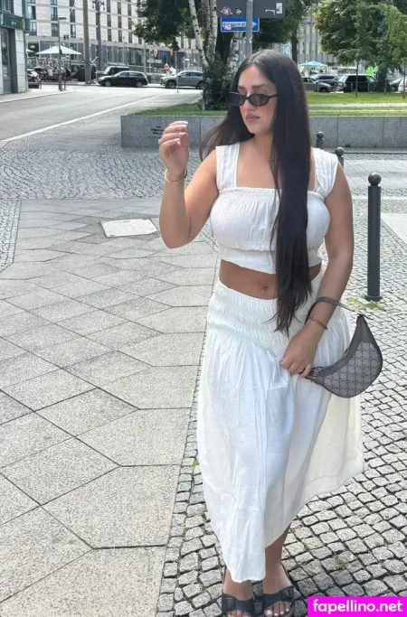 Saharmhd OnlyFans Thumbnail #t4kAAi2sIl