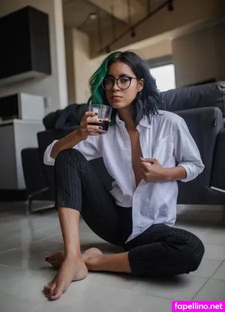 Sailor Gwen OnlyFans Thumbnail #YsWznL4QSe