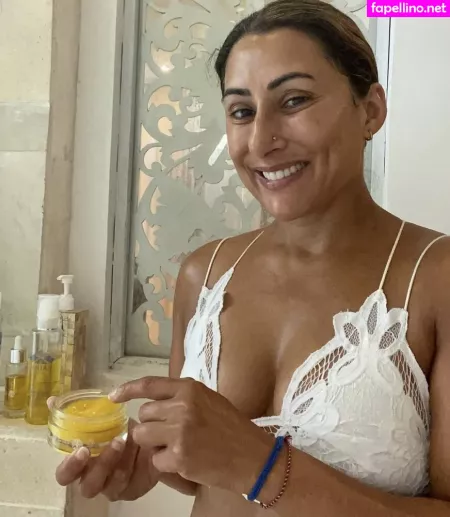 Saira Khan OnlyFans Thumbnail #dza7aISiWv