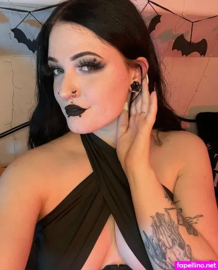 Salemnervosafree OnlyFans Thumbnail #2BL7sisT9A