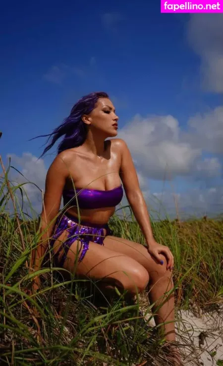 Salina De La Renta OnlyFans Thumbnail #uc7BWcMeac
