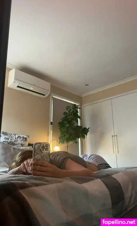 Sally Wilson OnlyFans Thumbnail #H4YNBldAuS