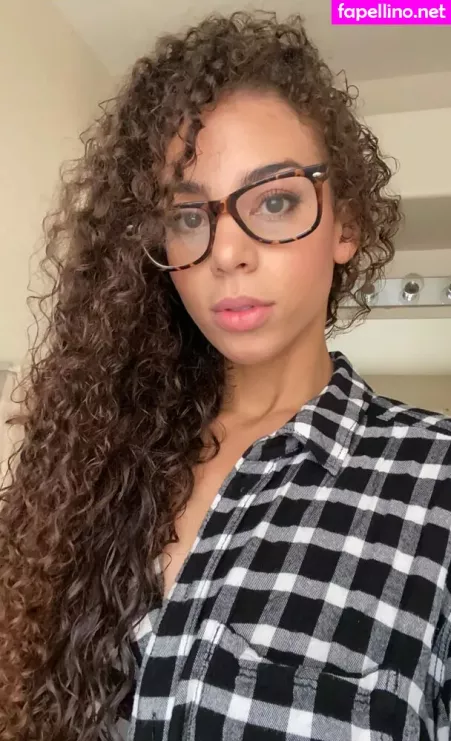 Samantha Irvin OnlyFans Thumbnail #3PxHOG4WVo