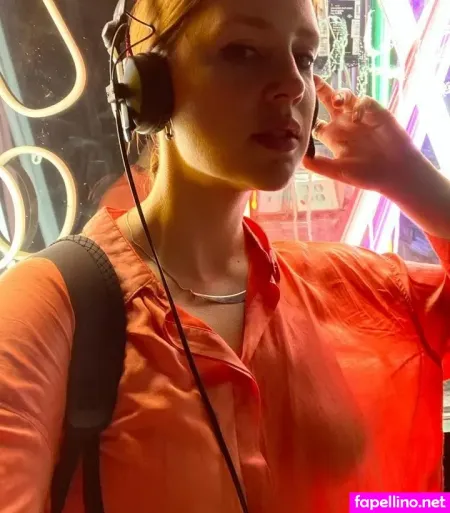 Samantha Quick Main Profile Photo