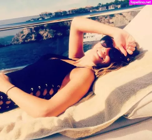 Samia Ghadie OnlyFans Thumbnail #MQB2hOlTFL