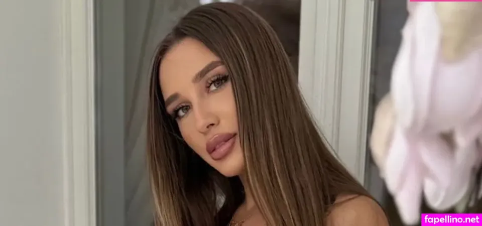 Sandra Denisa Main Profile Photo