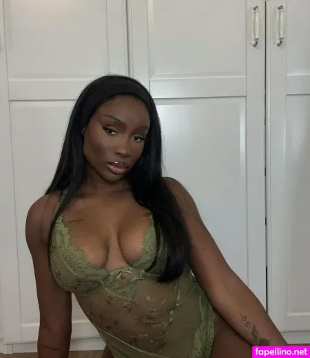 Sandra Lambeck OnlyFans Thumbnail #r9nkcEcJaQ