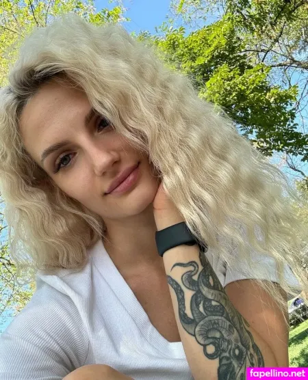 Sandra Lux OnlyFans Thumbnail #6NM29xtrQS