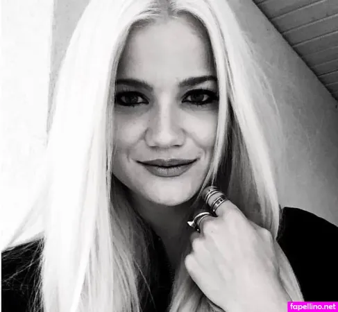 Sandra Lyng OnlyFans Thumbnail #q9xeOY3voQ