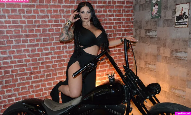 Sandra Sturm OnlyFans Thumbnail #wNpbbbQyGE