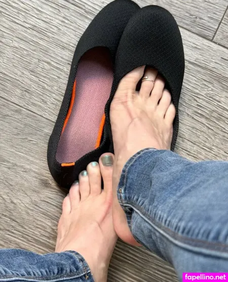 Sandrasoftsoles OnlyFans Thumbnail #4VhikWlo4j