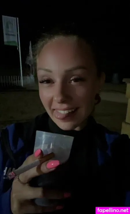 Sandrasterlingfree OnlyFans Thumbnail #WNlsAPMShr