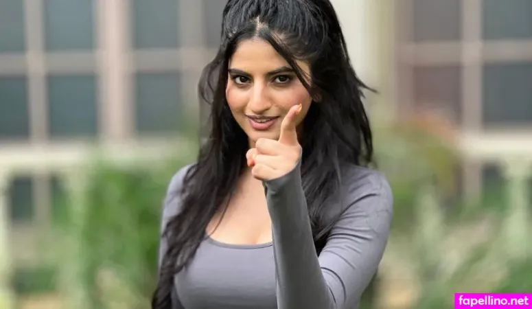 Sania Mistry OnlyFans Thumbnail #GIPoBdywhi