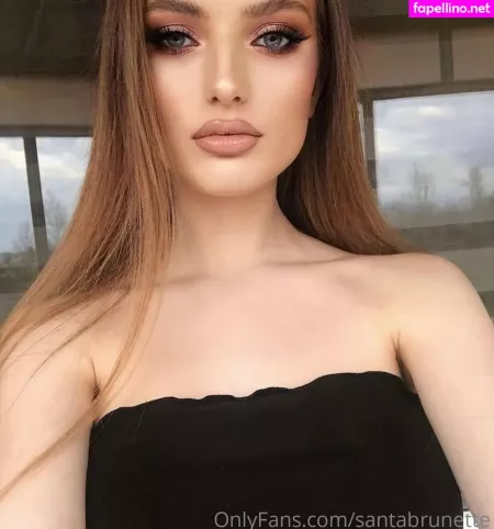 Santa Brunette OnlyFans Thumbnail #AwDgBfivDu