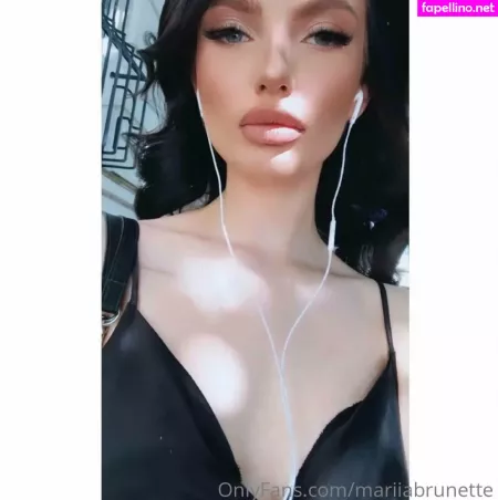 Santa Brunette OnlyFans Thumbnail #QlTcw0HZch