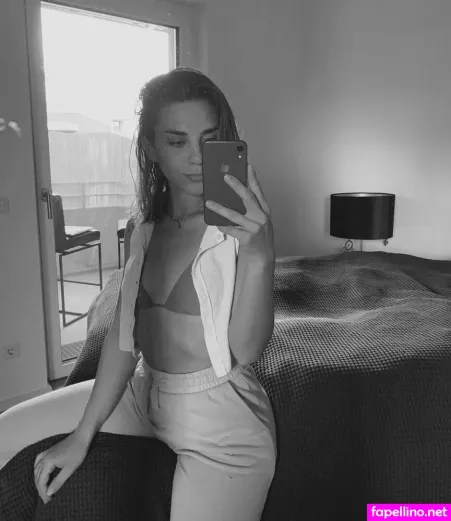 Santina Vergine OnlyFans Thumbnail #TOWavarm5l