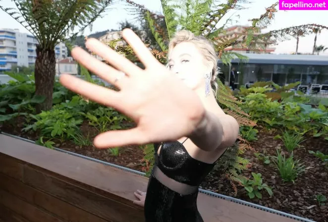 Saoirse Ronan OnlyFans Thumbnail #5D5tz6fCxH