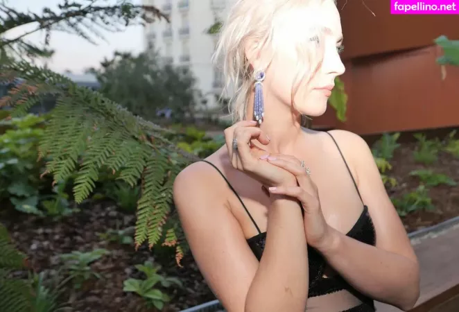 Saoirse Ronan OnlyFans Thumbnail #RjHfwfs5oh