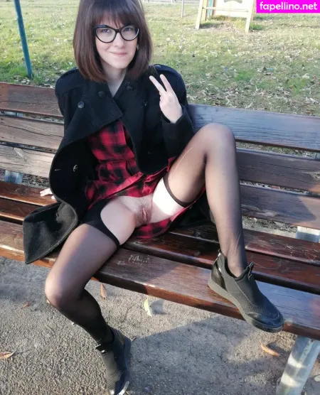 Sara Bell OnlyFans Thumbnail #Q4cwDrmzi4