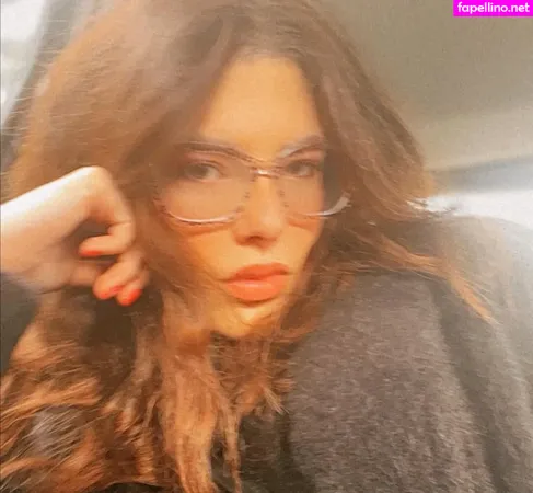 Sara Bell OnlyFans Thumbnail #T9osIZYcdD