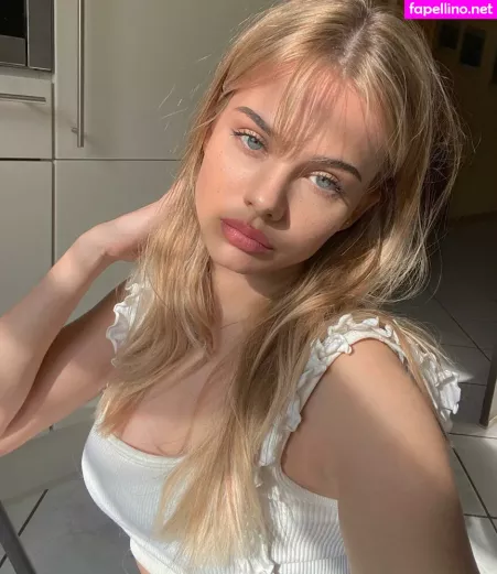 Sara Crumbleleg OnlyFans Thumbnail #Y5MnxwUmJl