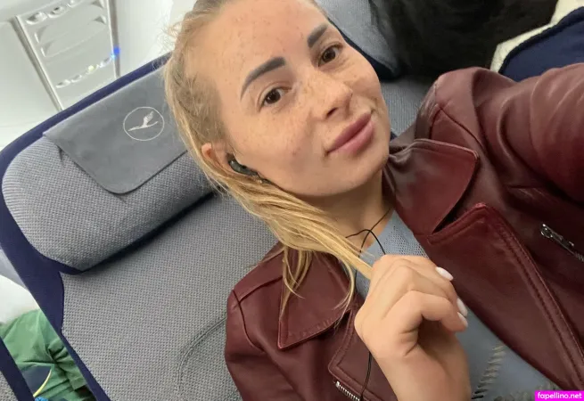 Sara Frei OnlyFans Thumbnail #C6OzSnq9Rm