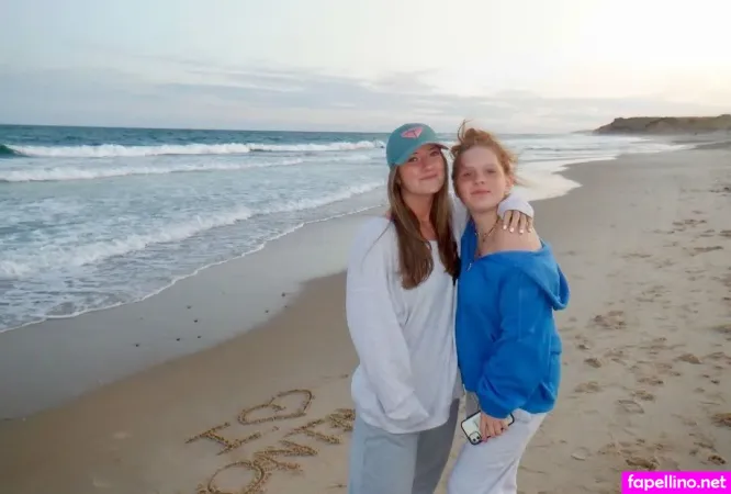 Sara Gavagan OnlyFans Thumbnail #eJxGbLE5yb