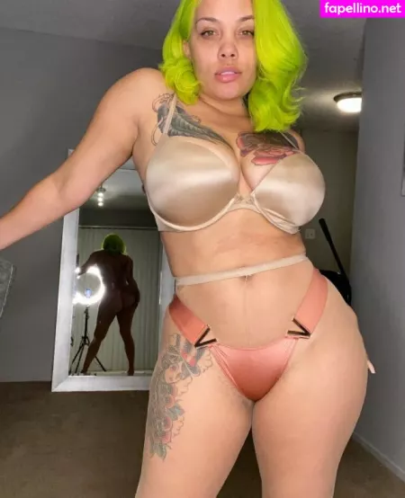 Sara Gold OnlyFans Thumbnail #xUN7uaF4zD