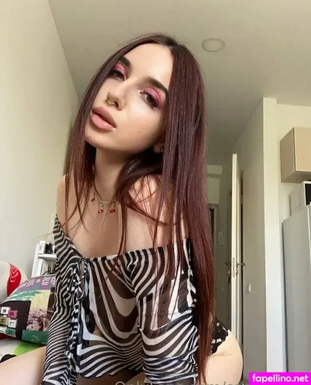 Sara Jonas OnlyFans Thumbnail #4YpOWLTCus